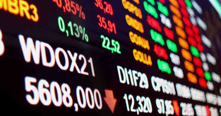 Ibovespa fecha em alta e retoma os 129 mil pontos, mas Natura&Co registra grande queda