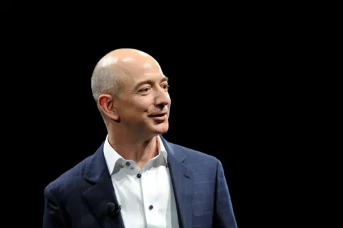 Jeff Bezos vende 1,1 milhão de ações da Amazon