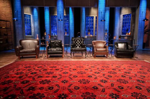 Nona temporada do Shark Tank Brasil, Cadeiras dos Sharks vazia no estúdio do programa.