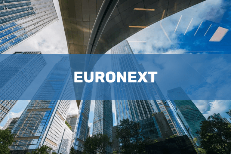 Imagens de prédios com a palavra Euronext em uma faixa azul.