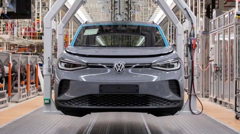 Volkswagen reduz previsão de lucro novamente com queda na demanda por carros