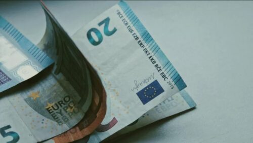 Taxa de inflação anualizada na zona do euro desacelera para 2,5%