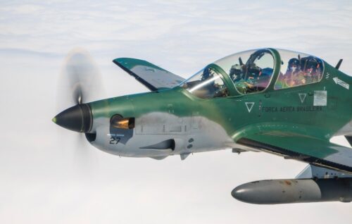 Embraer (EMBR3) confirma venda de seis aviões Super Tucano ao Paraguai