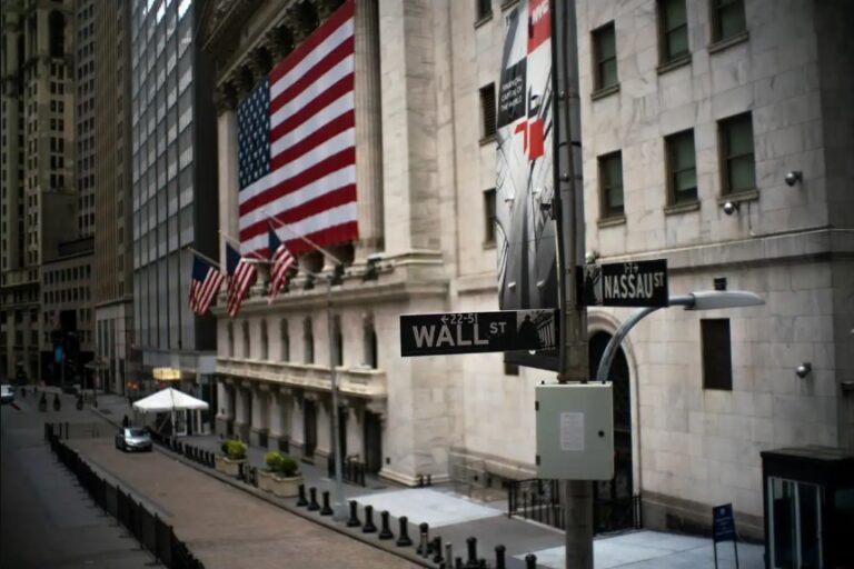 Mercados globais: Futuros dos EUA, mercados asiáticos e europeus em alta, destaque para commodities e bitcoin