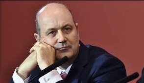 Javier Milei nomeia Federico Sturzenegger para reformular o governo argentino