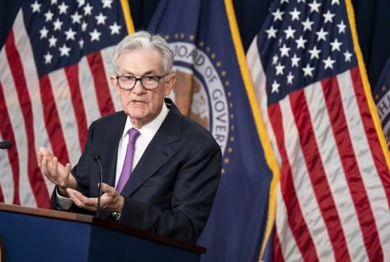 Powell indica desaceleração da inflação e expectativas de juros neutros ao longo do tempo