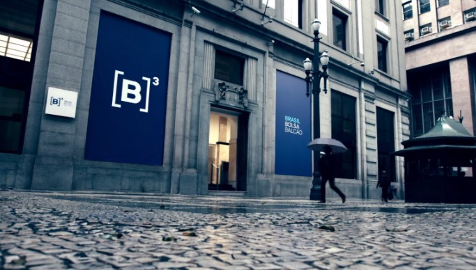 Ibovespa Fecha em Queda de 0,11% com Oscilações de Vale e Petrobras; Hypera Tem Dia Intenso com Virada