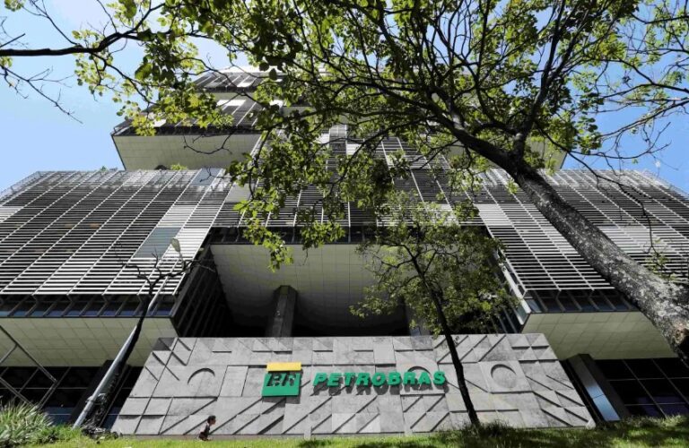 Petrobras conclui due diligence para recompra da refinaria de Mubadala