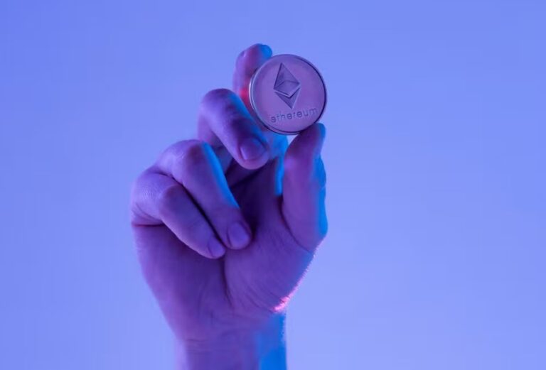 ETFs de Ethereum dos EUA registram US$ 1 bilhão em volume negociado no primeiro dia