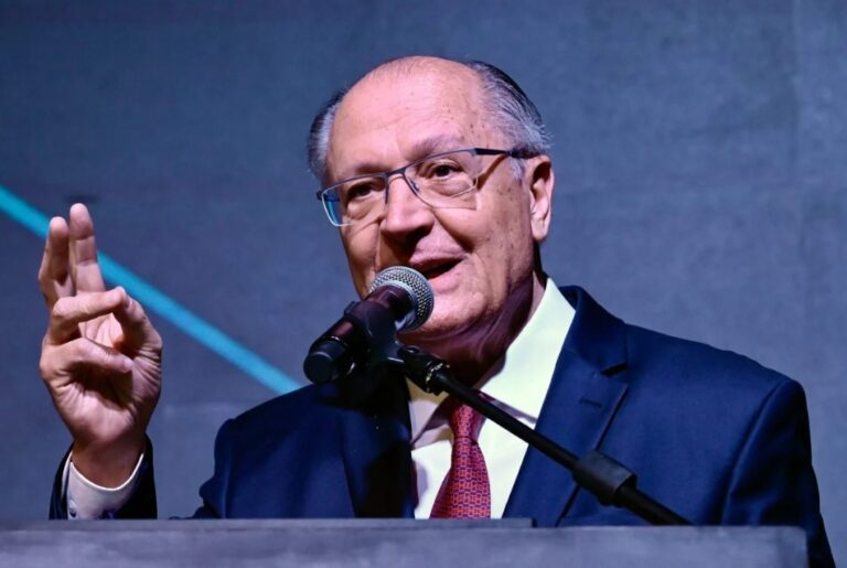 Alckmin critica fim da checagem de fatos da Meta: “Bilionários não podem fazer o que querem”