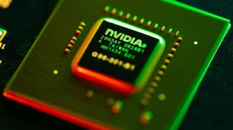 Nvidia: o rali de US$ 3 trilhões está no limite, mas Wall Street não se incomoda