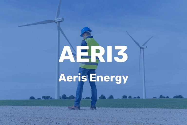 Trabalhador com capacete em frente a turbinas eólicas, texto “AERI3 Aeris Energy”.