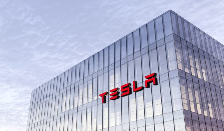 Ações da Tesla (TSLA34) desabam 12% após divulgação de resultados trimestrais