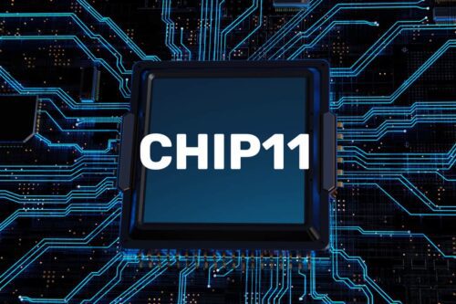 Imagem de um chip eletrônico com a inscrição "CHIP11" em destaque, sobre um fundo de circuito eletrônico azul.