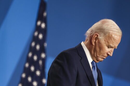 Doadores do partido Democrata congelam US$ 90 mi em pressão por desistência de Biden