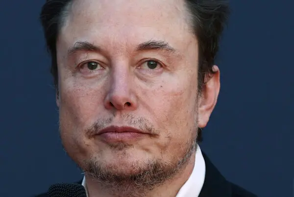 Elon Musk perde US$ 15,8 bilhões com queda das ações da Tesla hoje (24)