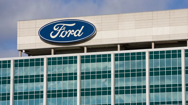 Ford (F; FDMO34) reporta lucro menor que esperado no 2T24