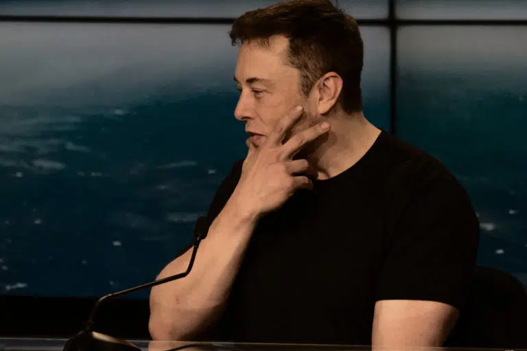 Musk decide excluir CrowdStrike dos sistemas após apagão cibernético