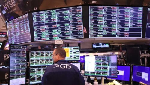 Índices futuros dos EUA mostram direção mista antes da divulgação do PIB