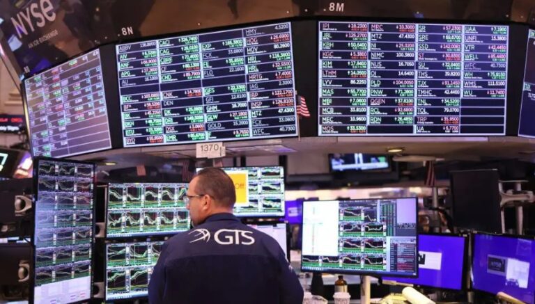 Índices futuros dos EUA mostram direção mista antes da divulgação do PIB