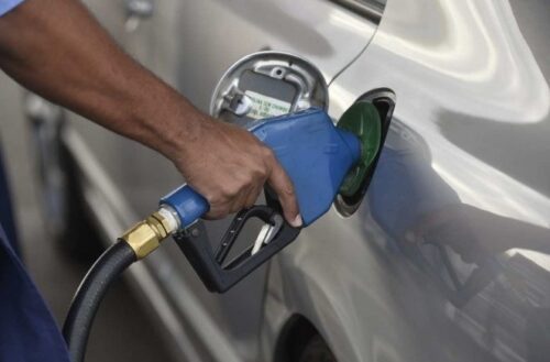 Queda dos preços internacionais de combustíveis não reflete em redução para o consumidor
