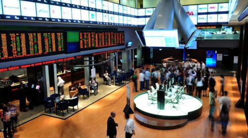 Bolsas da Europa fecham em direções divergentes após impacto de Wall Street