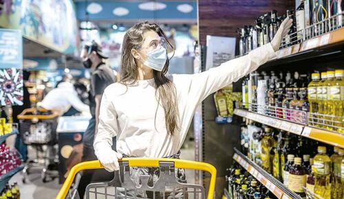 Confiança do comércio é abalada por incerteza com inflação e juros em agosto, diz FGV