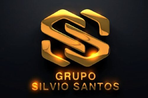 Logotipo dourado tridimensional do Grupo Silvio Santos em fundo preto, destacando as letras 'SS' com iluminação suave.
