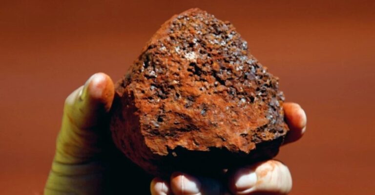 Minério de ferro atinge mínima de sete semanas em meio ao aumento dos estoques