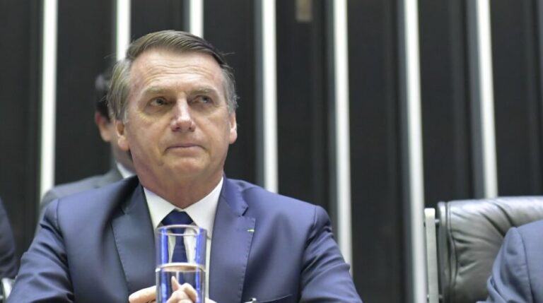 Bolsonaro solicita liberação de passaporte para participar da posse de Donald Trump