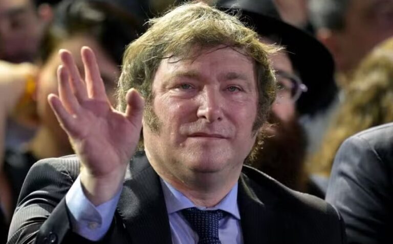 Argentinos aumentam depósitos em dólares em sinal de otimismo com Milei