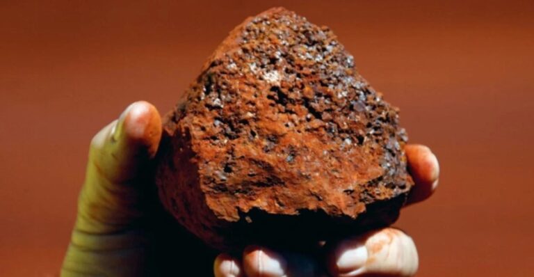 Minério de ferro registra maior queda na Bolsa de Dalian em quase dois anos