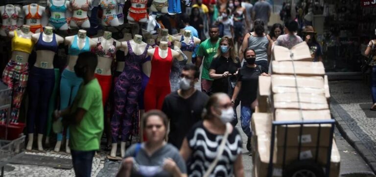 Confiança do consumidor brasileiro atinge quarta alta consecutiva em setembro