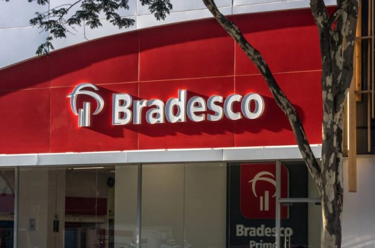 Bradesco (BBDC4) apresenta lucro de R$ 5,4 bilhões no 4T24, mas ação cai