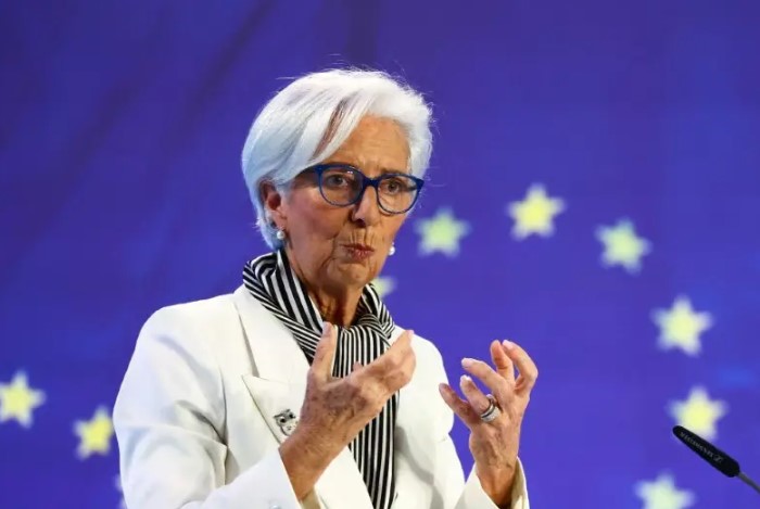 Lagarde diz que os riscos para o crescimento econômico da zona do euro continuam inclinados para baixo