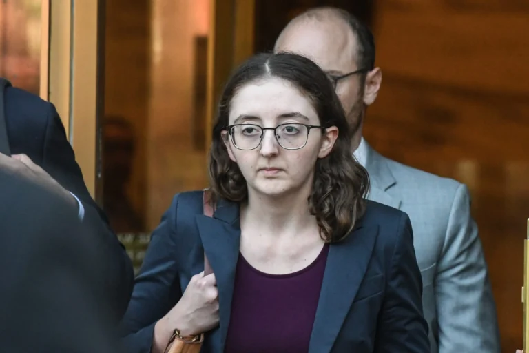 Caroline Ellison é condenada a 2 anos de prisão e a devolver R$ 60 bilhões no caso FTX