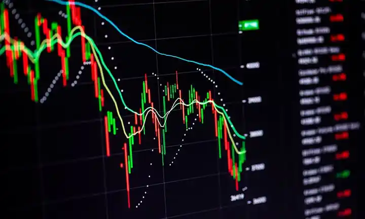 IBOV fecha em queda, puxado por baixa da Vale e Petrobras; dólar também cai 