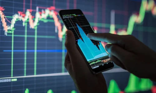 IBOV sobe puxado pela Vale e dados do setor de serviços; dólar cai