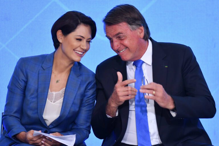Lula terá que indenizar Bolsonaro e Michelle por danos morais