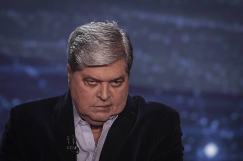 RedeTV! decide parafusar cadeiras no chão para debate após agressão de Datena a Marçal