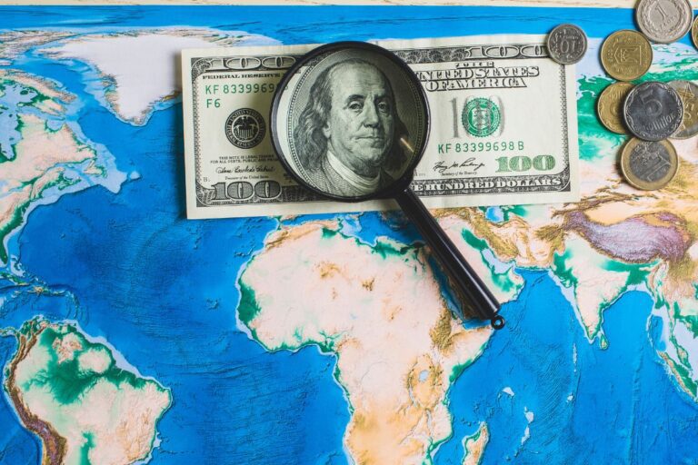 Como o dolar virou moeda mundial