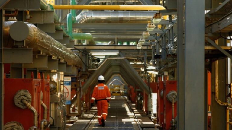 Falha em tubulação interrompe fornecimento de gás natural da Eneva (ENEV3)