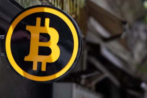 Bitcoin bate recorde em reais impulsionado por ETFs, dólar e eleições nos EUA