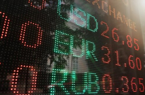 Índice europeu STOXX 600 fecha em baixa antes de balanços corporativos