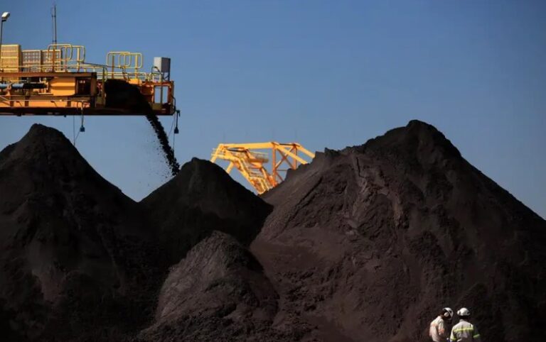 Minério de ferro fecha em leve alta na China: demandas e desafios