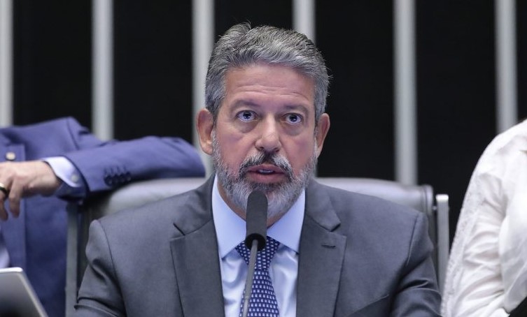 Lira reforça legalidade das emendas parlamentares e solicita esclarecimentos ao STF