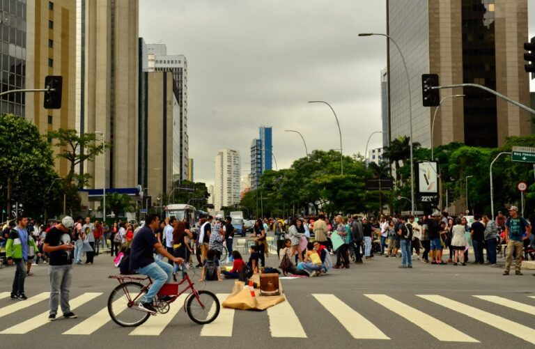 PIB brasileiro registra queda de em agosto, segundo a FGV