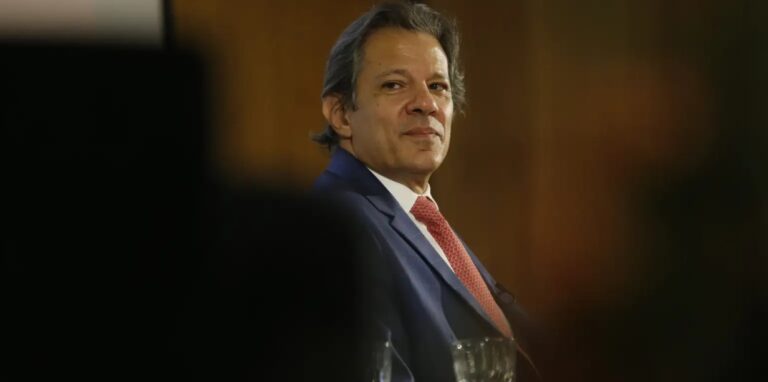 Haddad defende fortalecimento do arcabouço fiscal como solução para desafios econômicos do Brasil