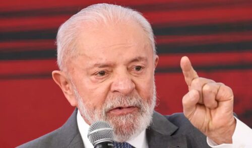 Lula promete "ajustes necessários" após dólar atingir maior patamar em três anos