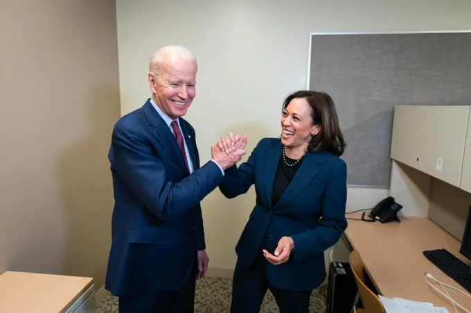 Biden vota antecipadamente em Harris e nega presença limitada na campanha